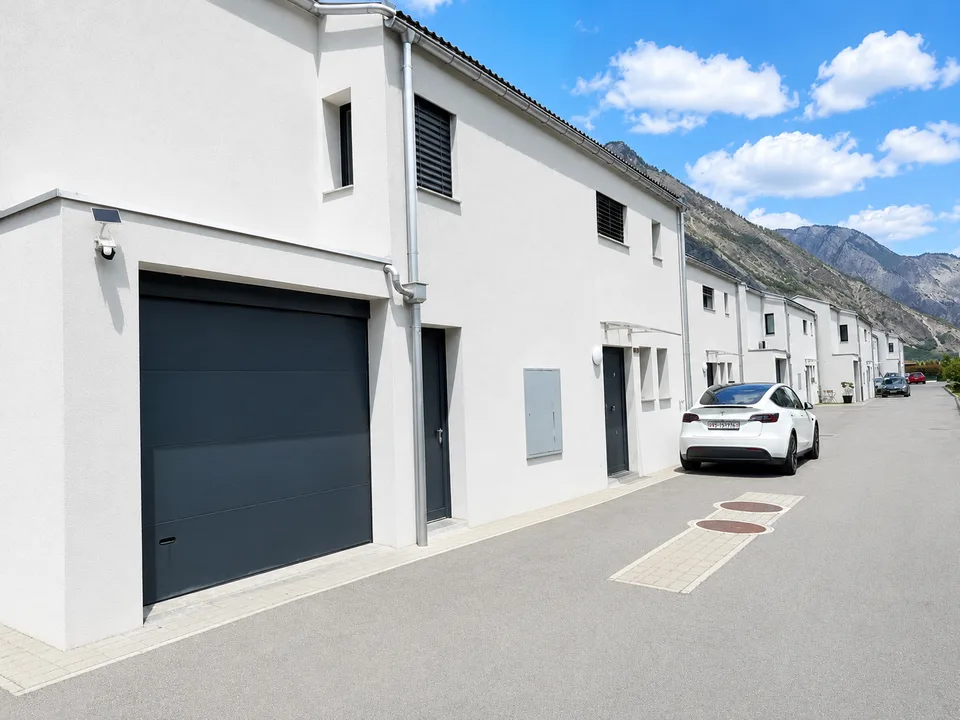 Villa récente avec garage et suite parentale à Saillon