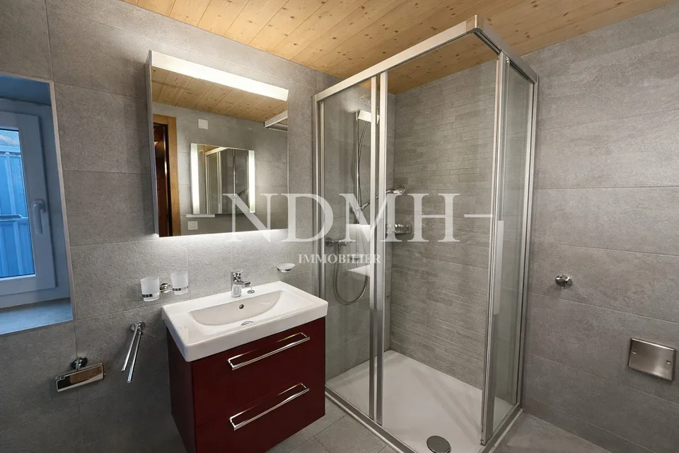 Spacieux appartement de 4.5 pièces au coeur du village – photo 7 sur 9