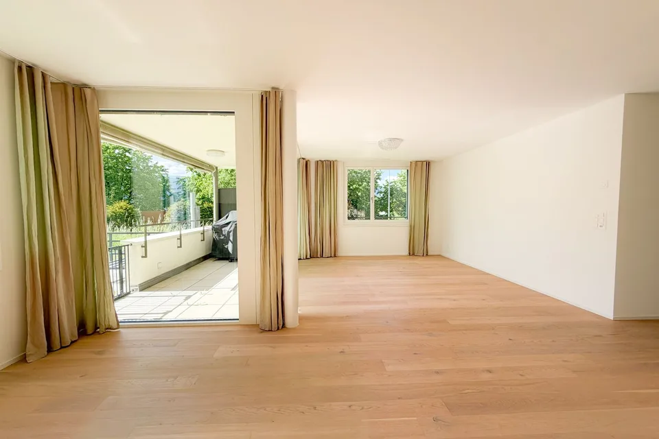 Moderne 3.5-Zimmer-Gartenwohnung mit Abendsonne und grossem Aussenbereich