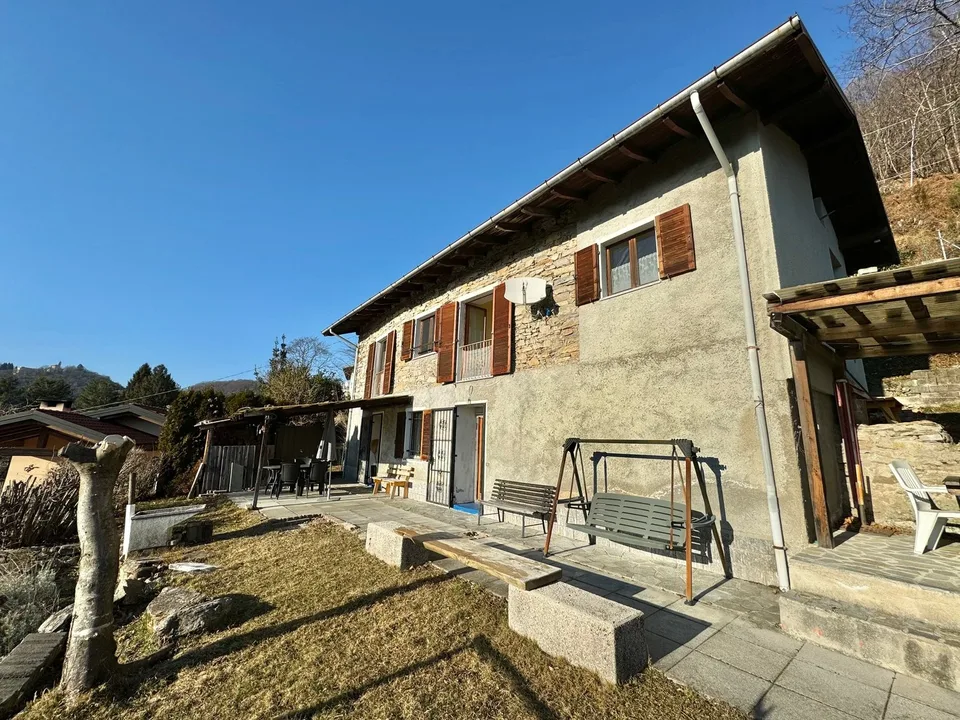 Rustico in sonniger und ruhiger Lage mit sehr schönem Seeblick