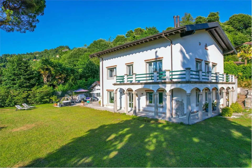 Curata villa con dependance, a pochi passi dal lago con splendida vist – foto 10 di 13