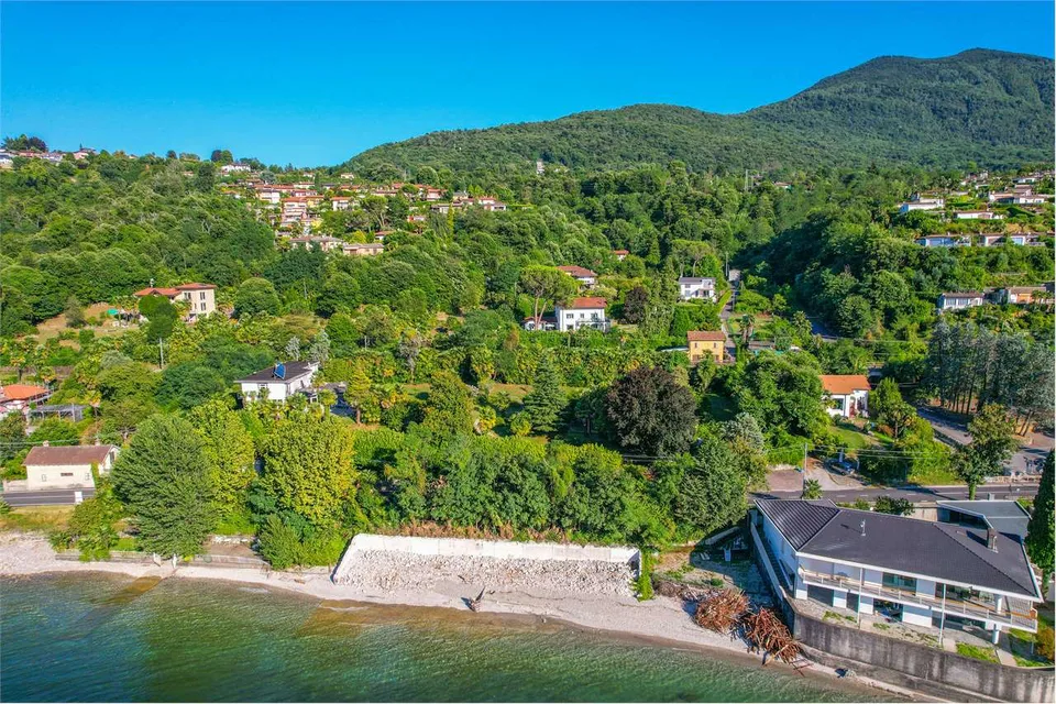 Curata villa con dependance, a pochi passi dal lago con splendida vist – foto 9 di 13