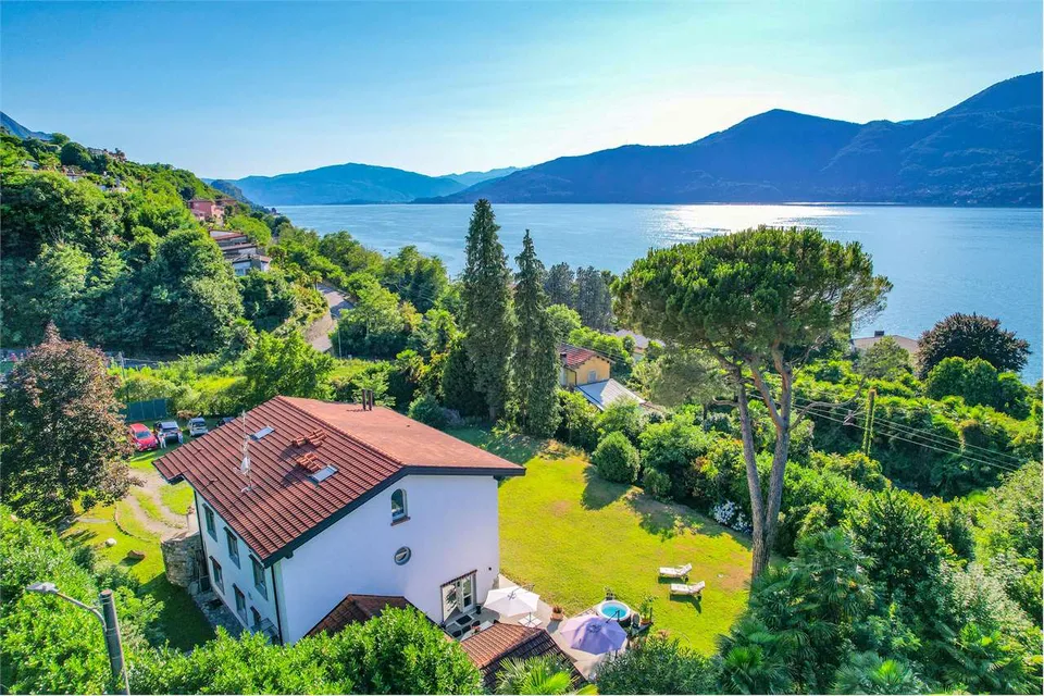 Belle villa avec dépendance, à quelques pas du lac avec une vue splendide