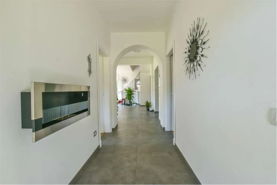 Curata villa con dependance, a pochi passi dal lago con splendida vist – foto 13 di 13