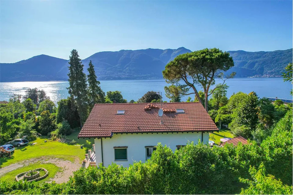 Belle villa avec dépendance, à quelques pas du lac avec une vue splendide