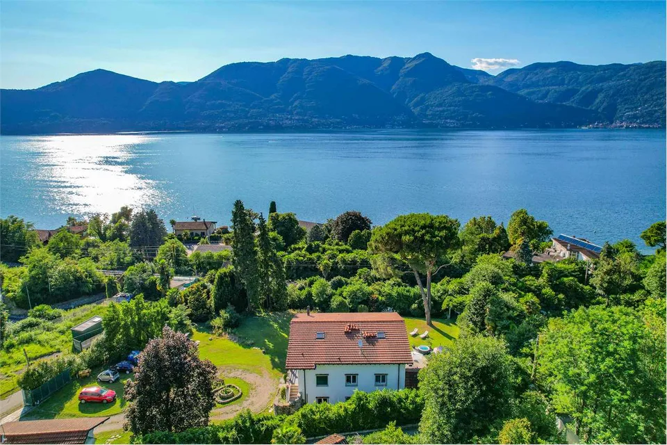 Curata villa con dependance, a pochi passi dal lago con splendida vist – foto 7 di 13