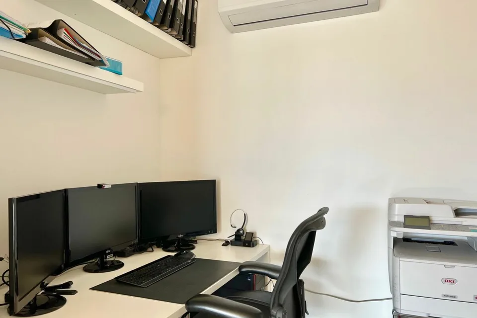 Luxuriöse 2,5 Zimmerwohnung in direkter Seenähe – Foto 23 von 28