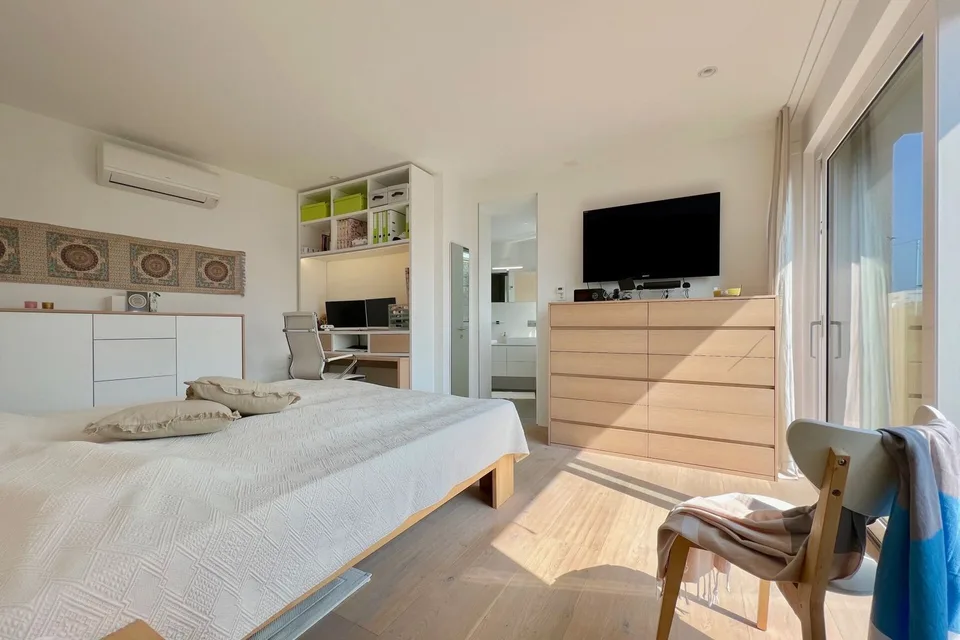 Luxuriöse 2,5 Zimmerwohnung in direkter Seenähe – Foto 9 von 28