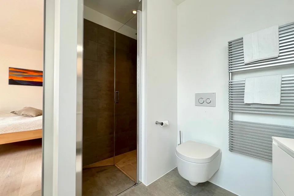 Luxuriöse 2,5 Zimmerwohnung in direkter Seenähe – Foto 26 von 28