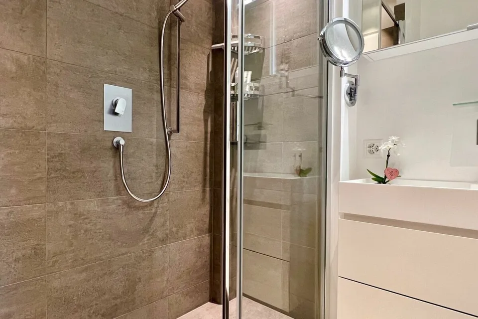 Luxuriöse 2,5 Zimmerwohnung in direkter Seenähe – Foto 27 von 28