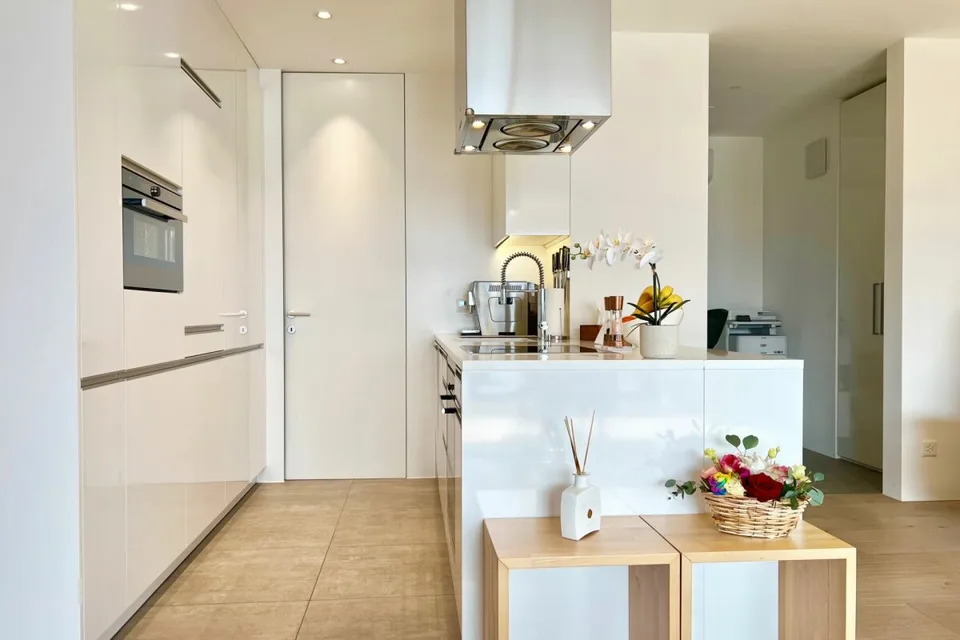 Luxuriöse 2,5 Zimmerwohnung in direkter Seenähe – Foto 22 von 28