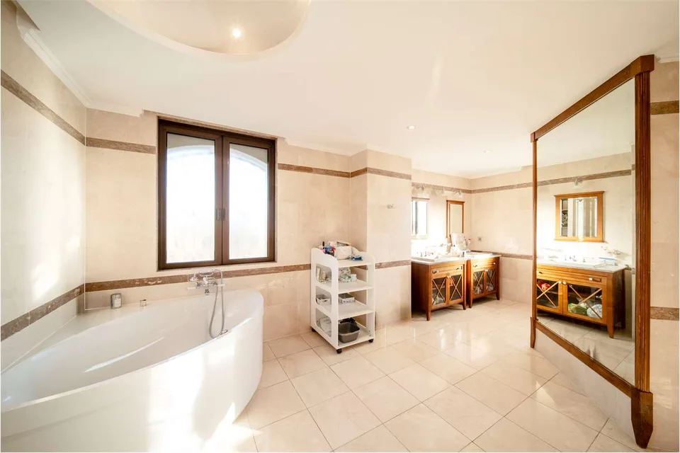 VILLA PROVENÇALE DE LUXE DANS UN DOMAINe CLOS