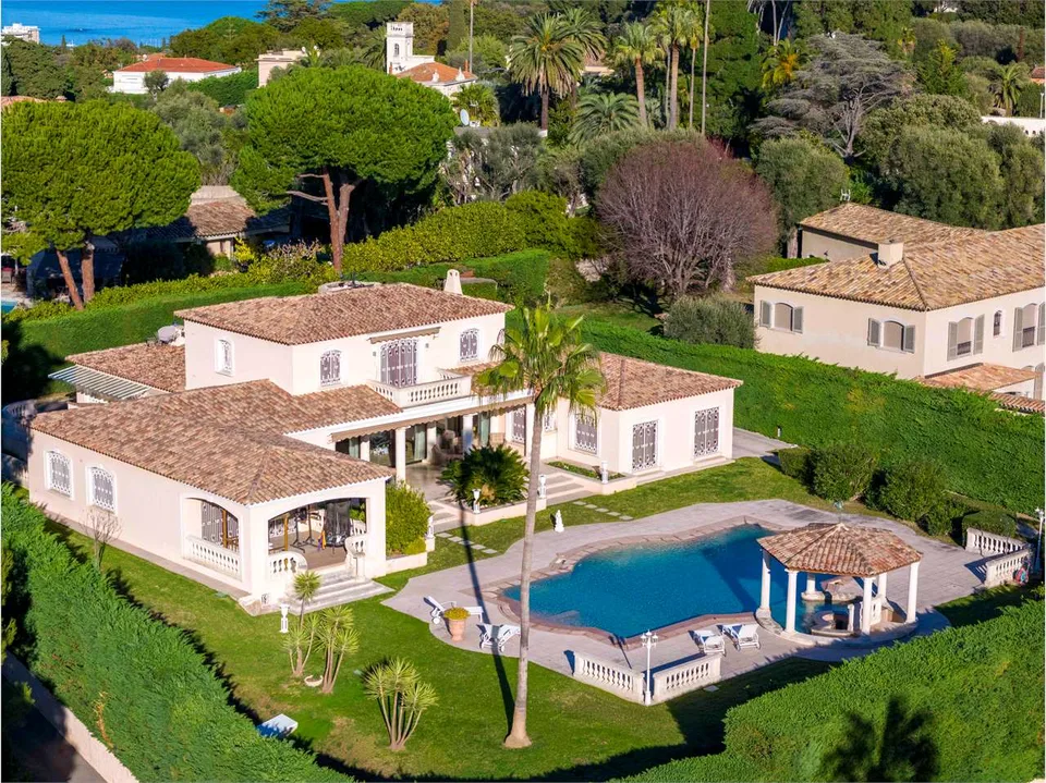 LUSSUOSA VILLA PROVENZALE IN UNA TENUTA RECINTATA – foto 8 di 12