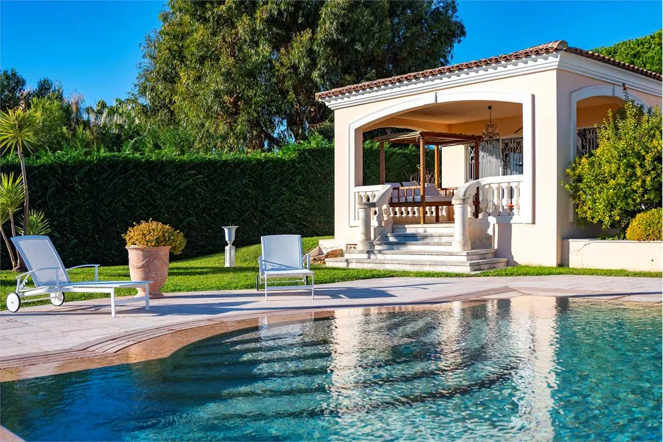 LUSSUOSA VILLA PROVENZALE IN UNA TENUTA RECINTATA – foto 12 di 12