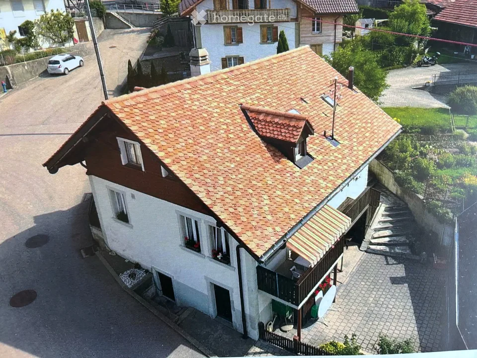 Casa unifamiliare vecchia con potenziale di ristrutturazione/modernizzazione