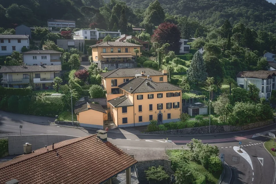 Affittasi luminoso appartamento di 6 locali a Origlio