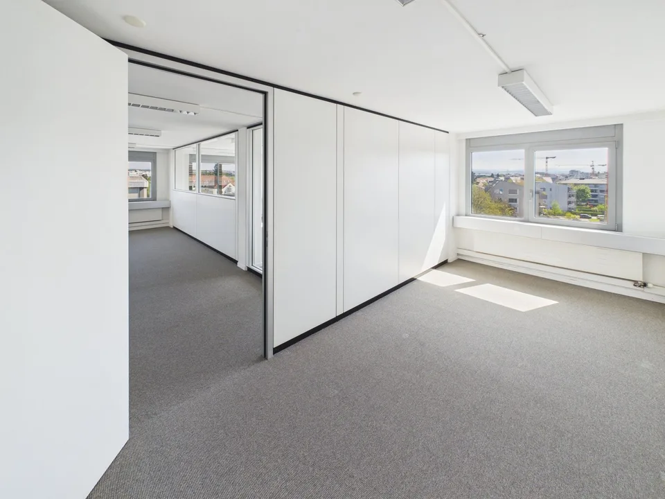 Bureau prêt à être occupé pour 8-14 employés – 10 minutes à Stettbach – photo 13 sur 14