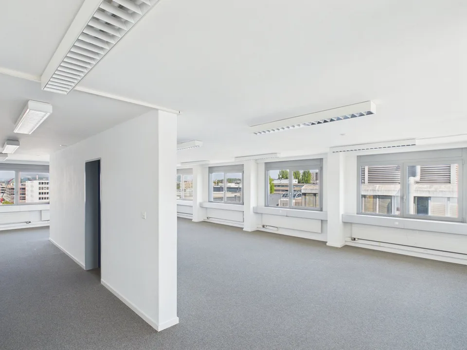Bureau prêt à être occupé pour 8-14 employés – 10 minutes à Stettbach – photo 10 sur 14
