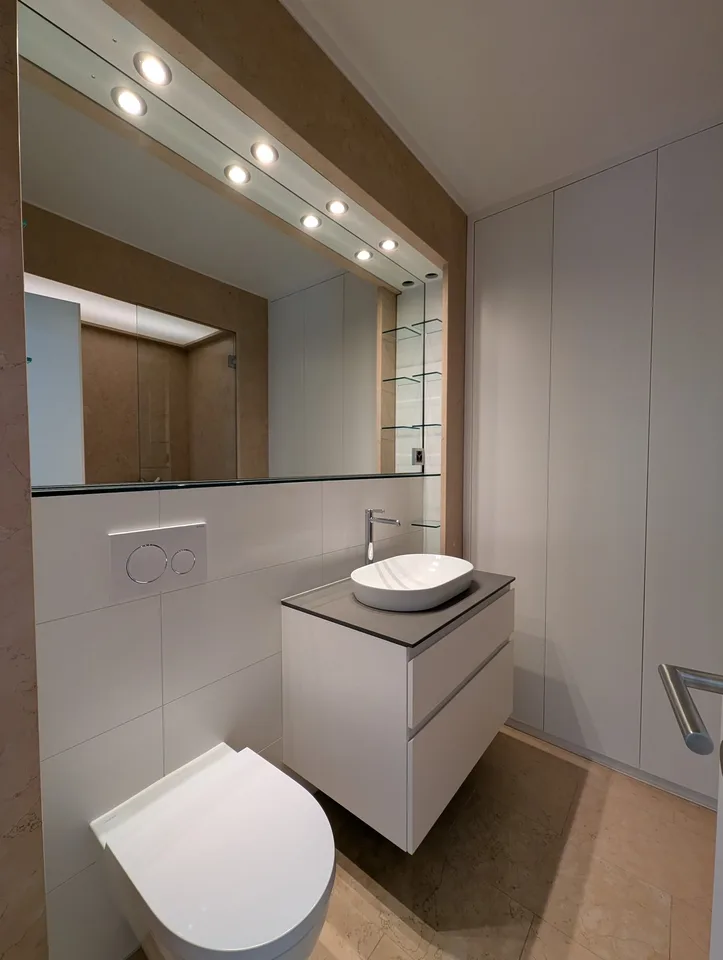 Modernes und elegantes Ferien-Penthouse direkt am See mit Bootsliegeplatz – Foto 12 von 23