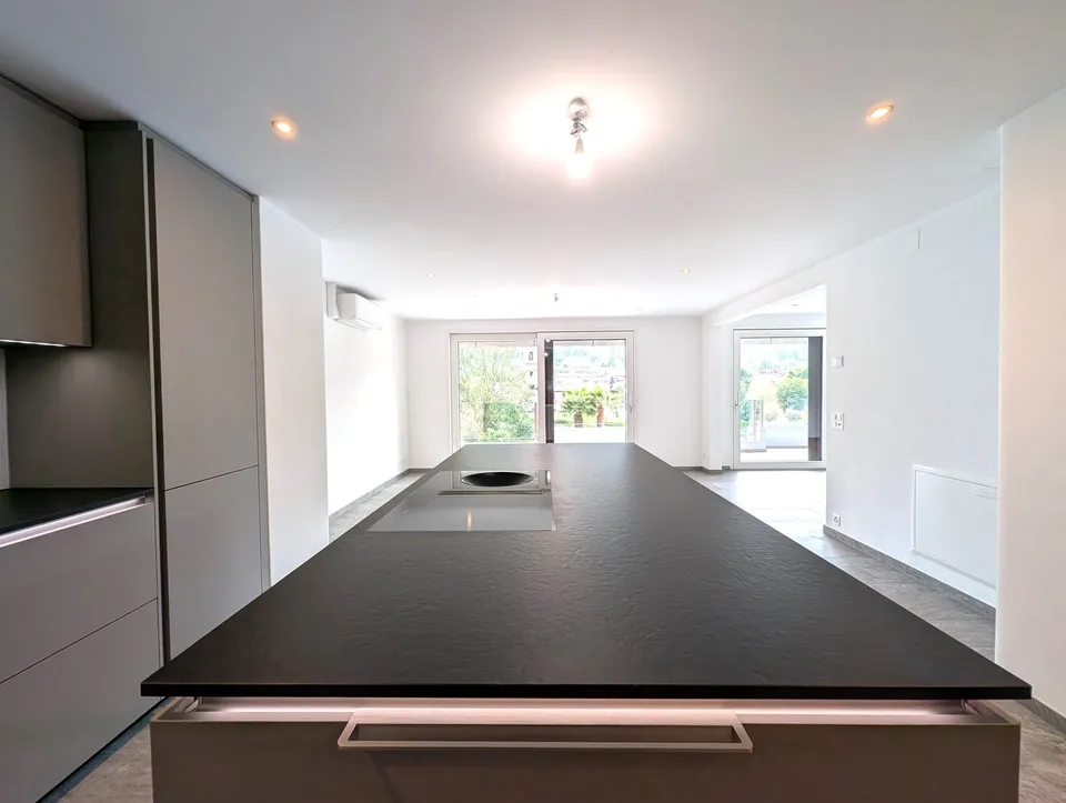 Modernes und elegantes Ferien-Penthouse direkt am See mit Bootsliegeplatz – Foto 6 von 23