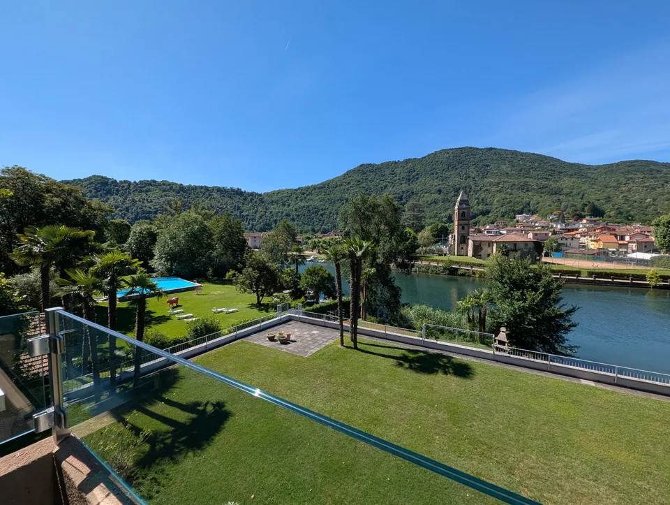 Modernes und elegantes Ferien-Penthouse am See mit Bootsliegeplatz