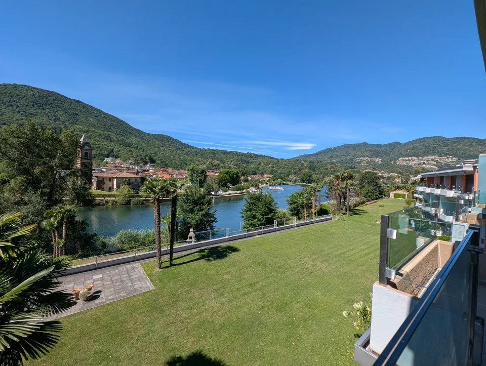 Modernes und elegantes Ferien-Penthouse am See mit Bootsliegeplatz