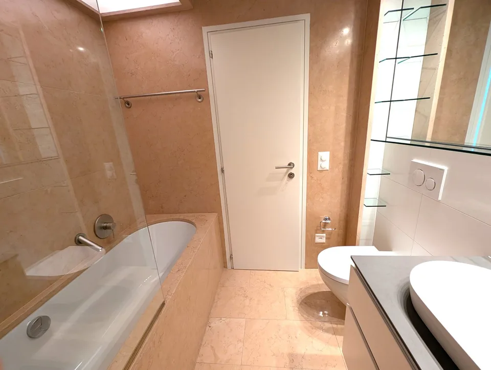 Modernes und elegantes Ferien-Penthouse direkt am See mit Bootsliegeplatz – Foto 14 von 23