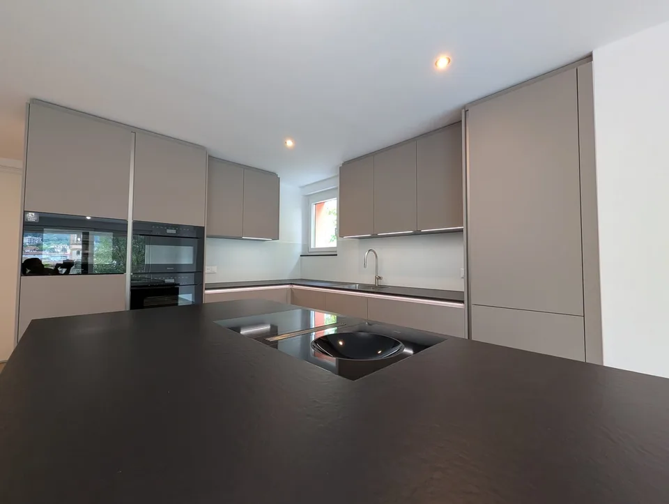 Modernes und elegantes Ferien-Penthouse am See mit Bootsliegeplatz