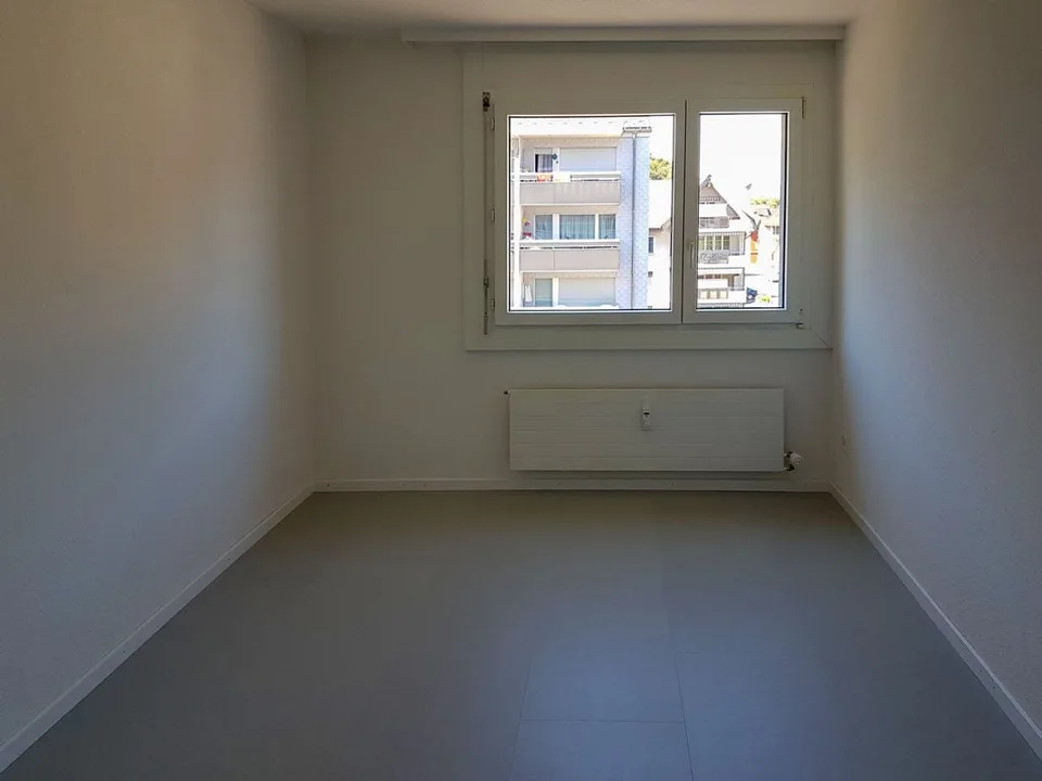 Helle 4.5-Zimmer-Wohnung mit Balkon und Bergpanorama in Oberurnen