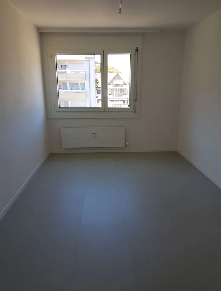 Helle 4.5-Zimmer-Wohnung mit Balkon und Bergpanorama in Oberurnen
