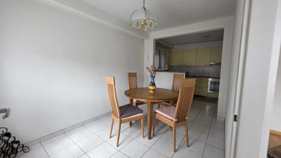 Vier-Zimmer-Wohnung im 1. Stock mit Aufzug – Foto 8 von 9
