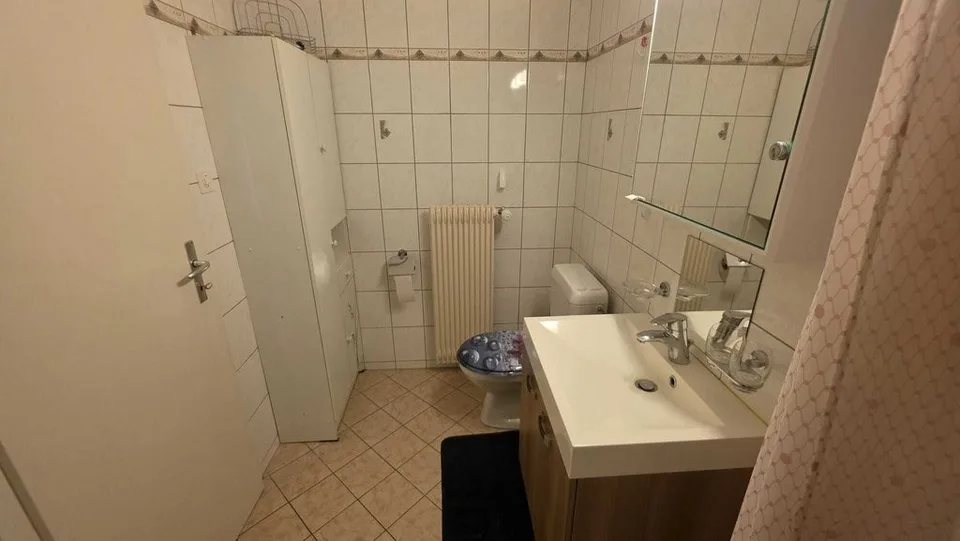 Vier-Zimmer-Wohnung im 1. Stock mit Aufzug – Foto 9 von 9