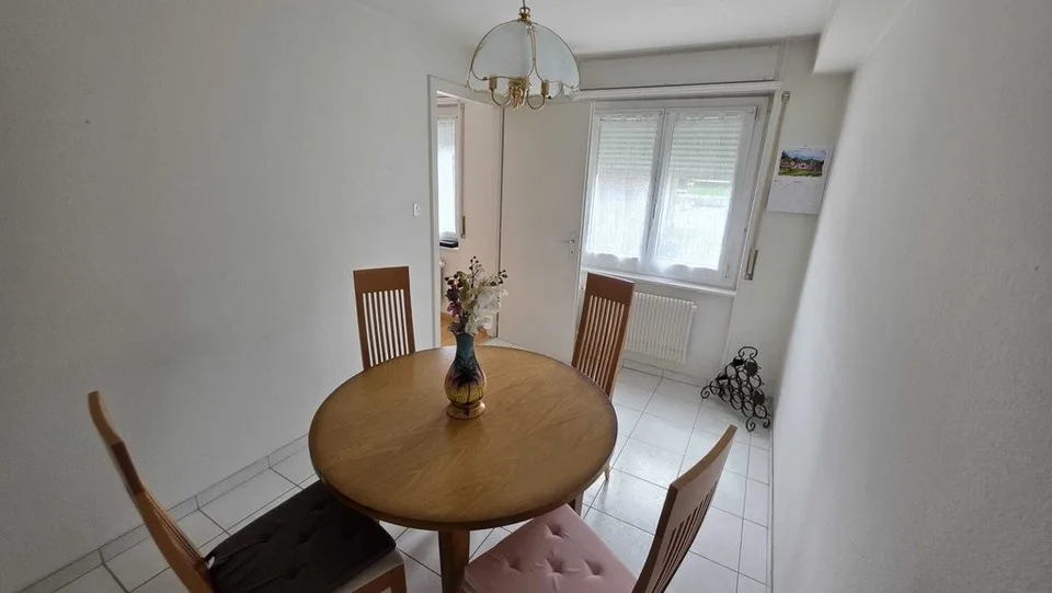 Vier-Zimmer-Wohnung im 1. Stock mit Aufzug – Foto 7 von 9