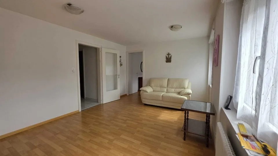 Appartement de 4 pièces au 1er étage avec ascenseur
