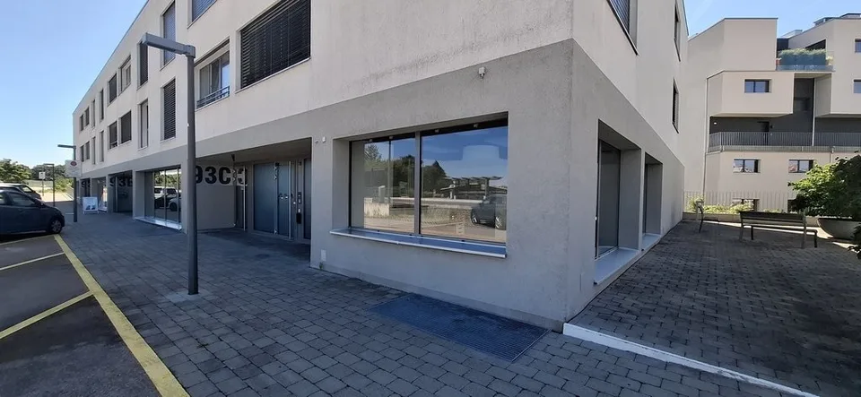 Geräumige Gewerbefläche im Erdgeschoss von 127m2