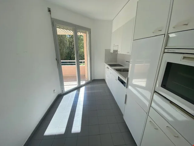 Helles 3.5-Zimmer-Wohnung in grüner Zone in Vacallo, 2. Stock