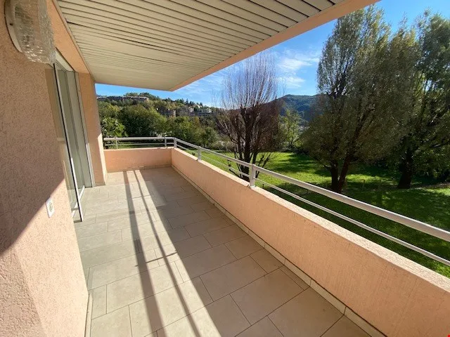 Appartement lumineux 3.5 pièces dans une zone verte à Vacallo, 2e étage