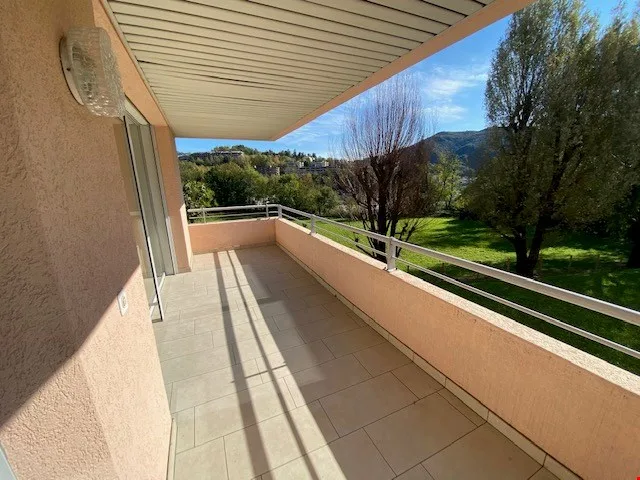 Appartement lumineux 3.5 pièces dans une zone verte à Vacallo, 2e étage