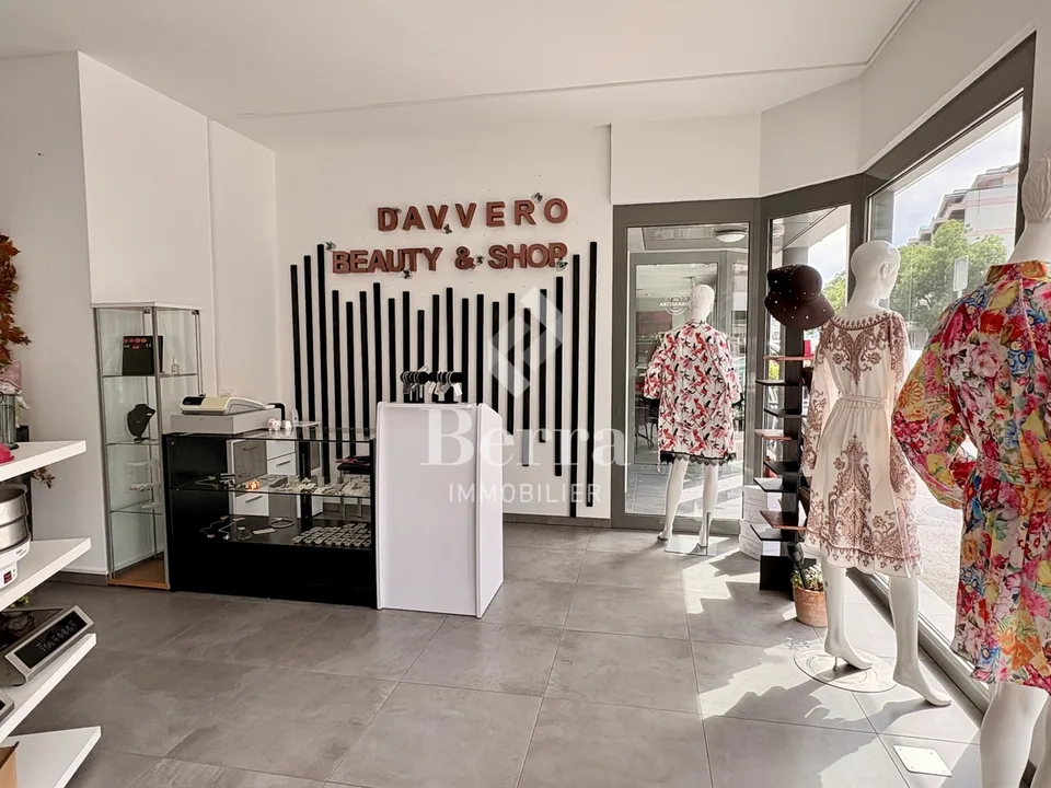 Ideale per commercio o uffici!