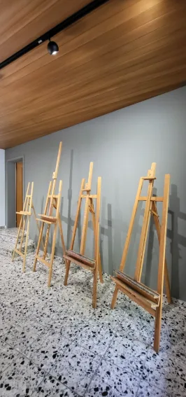 Bâtiment de bureau/atelier lumineux dans un emplacement central à Glarus – 165 m² disponible immédiatement
