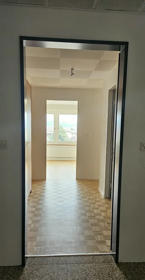 Geräumiges renoviertes Apartment mit neuer Küche. Mit Conciergeservice – Foto 6 von 13