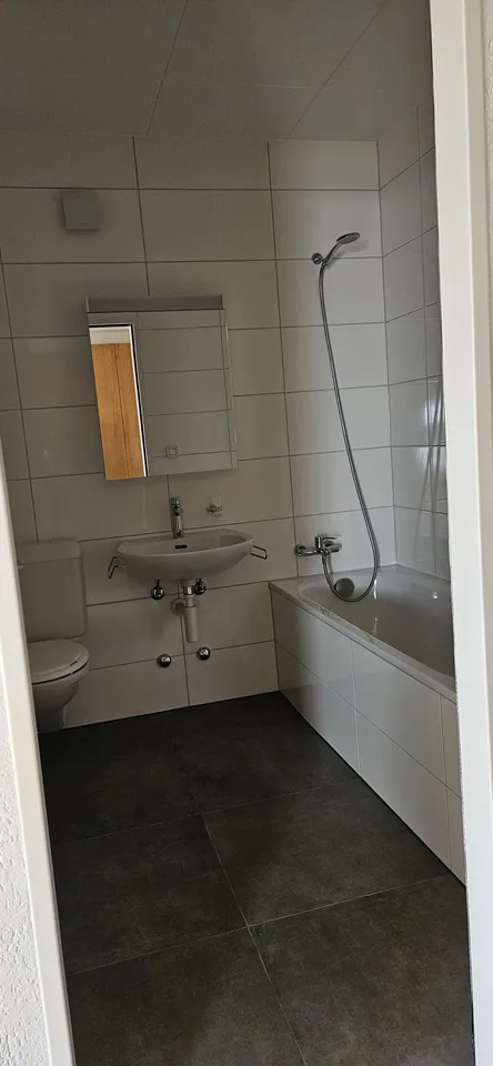 Geräumiges renoviertes Apartment mit neuer Küche. Mit Conciergeservice – Foto 13 von 13