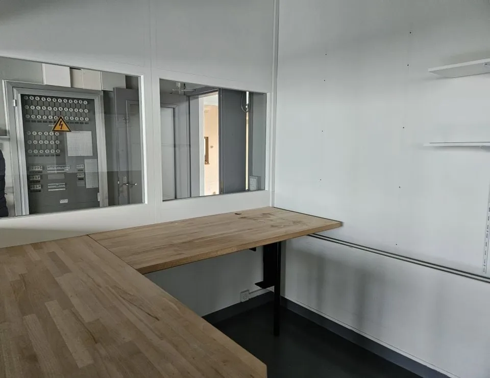 Lokal im Erdgeschoss, 266 m2 groß.