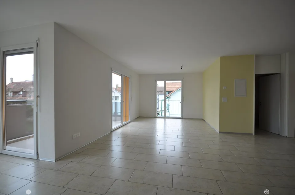 Helle 4.5-Zimmerwohnung mit Balkon in der Nähe des Stadtzentrums