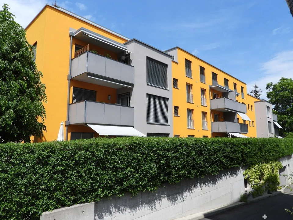 Helle 4.5-Zimmerwohnung mit Balkon in der Nähe des Stadtzentrums