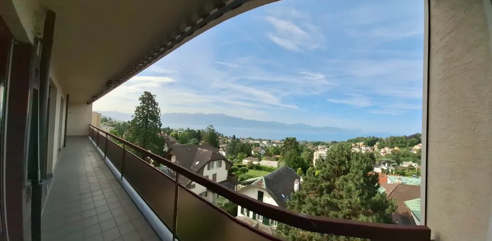Bien rare à la location avec vue exceptionnelle sur le lac