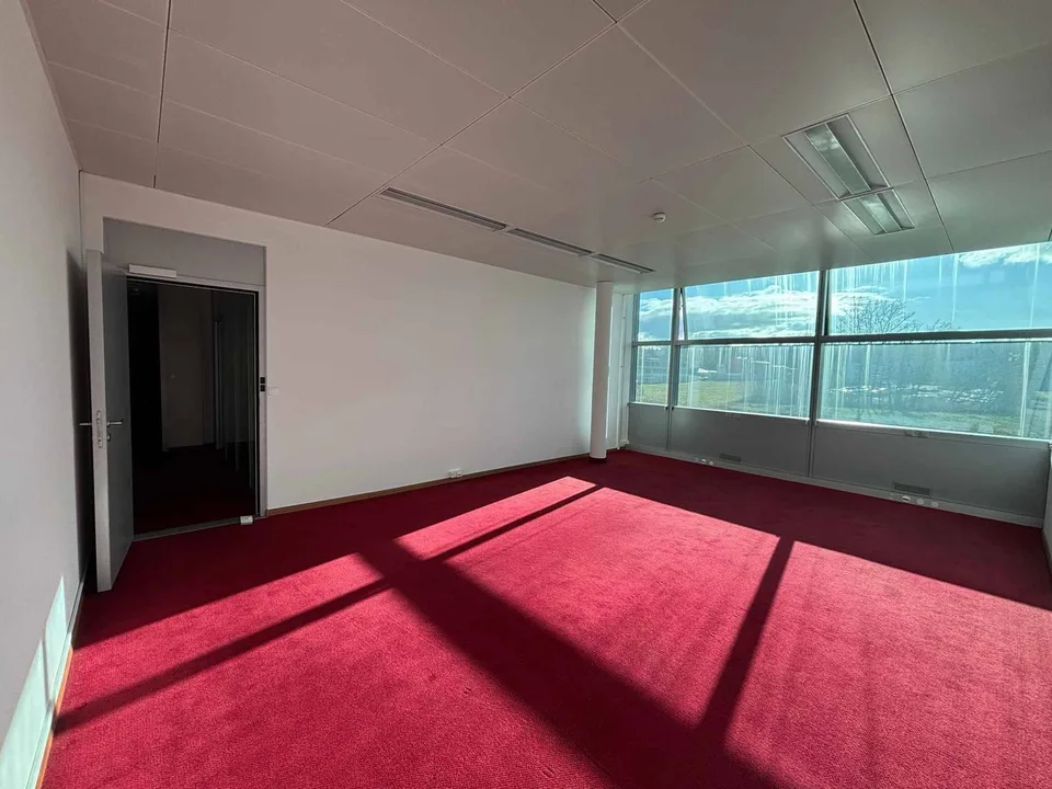 BÜROS 230 M² - Nahe Flughafen