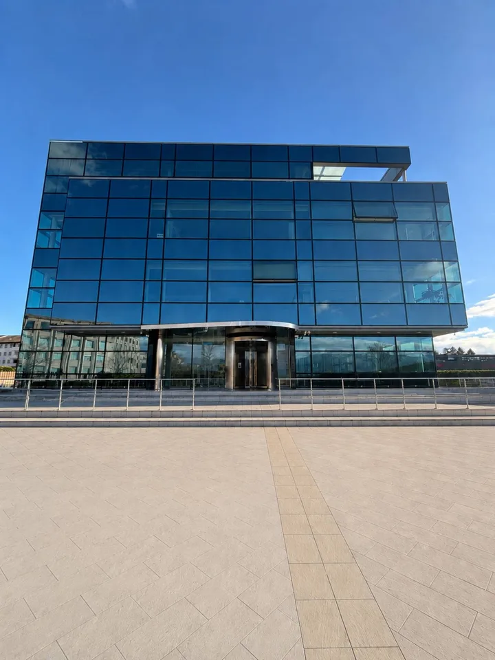 BUREAUX 230 M² - Proche Aéroport