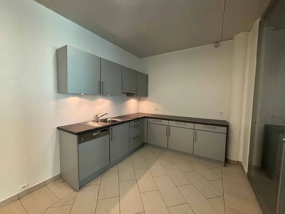 BÜROS 230 M² - Nahe Flughafen
