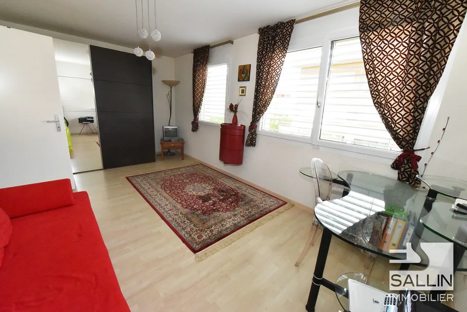 Ampia casa di 4½ locali con giardino e 2 posti auto esterni
